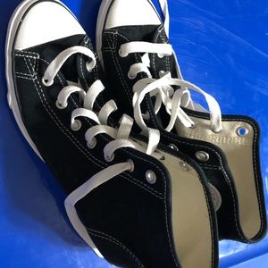 Converse woman’s size 8